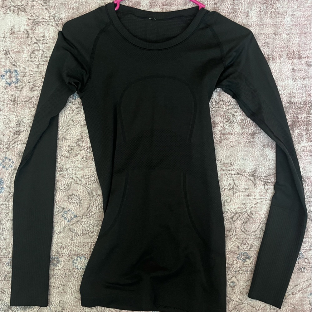 Lululemon Long sleeve Swiftly Tech